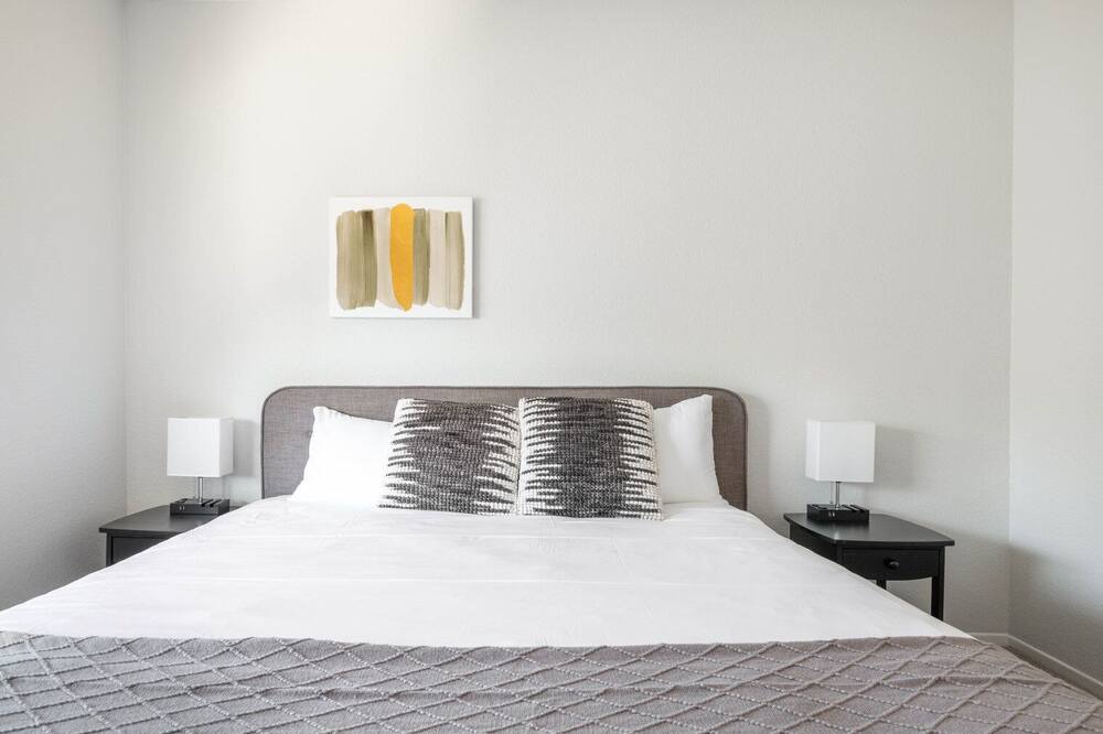 Photo of Bedroom in Beverly Grove