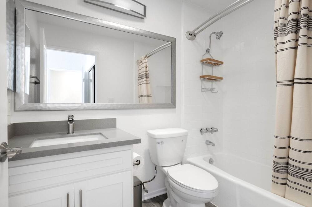 Photo of Bathroom in Beverly Grove