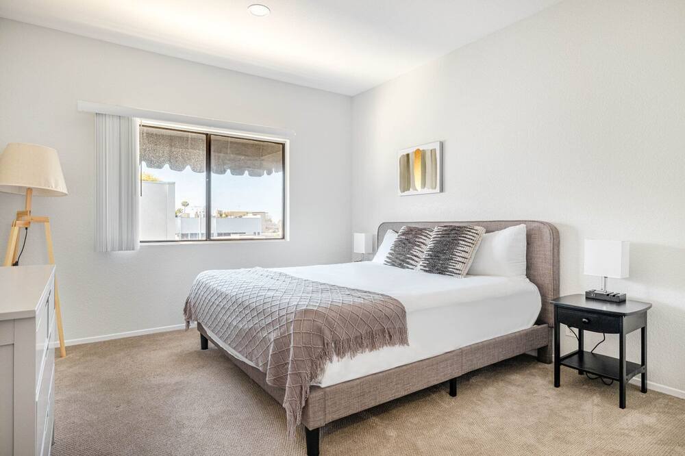 Photo of Bedroom in Beverly Grove