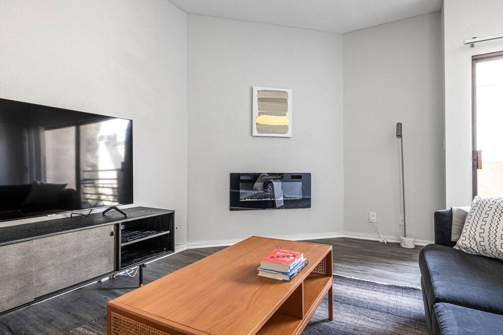 Photo of Livingroom in Beverly Grove