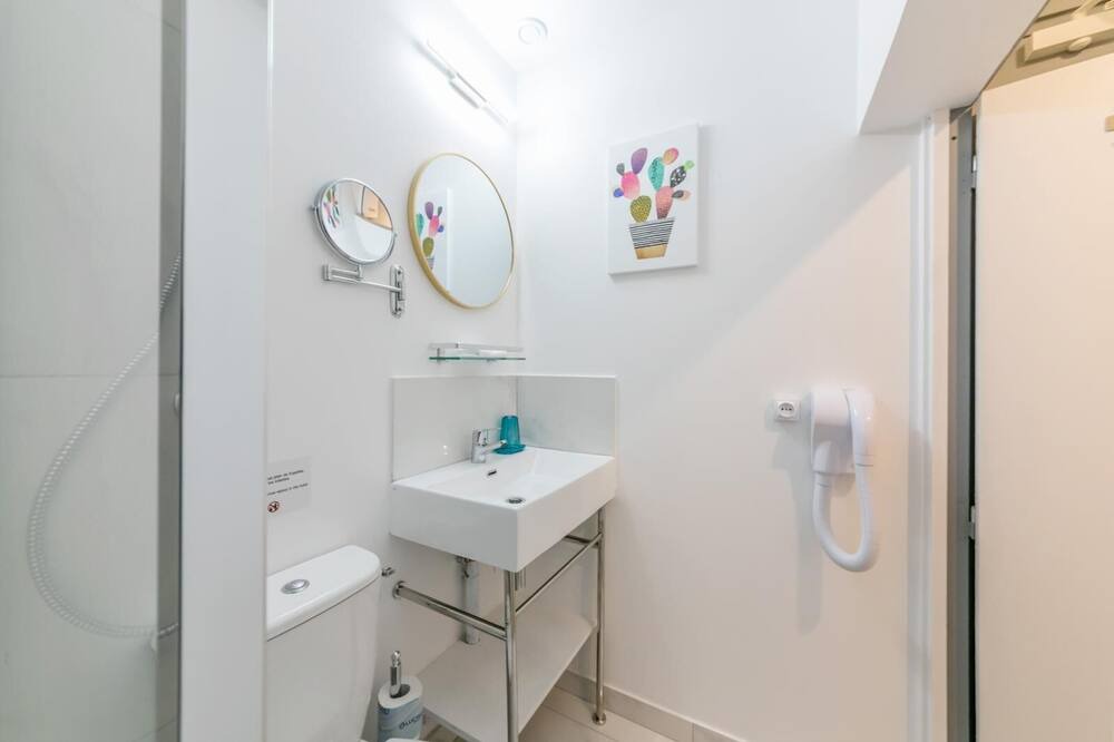 Photo of Bathroom in 15th Arrondissement
