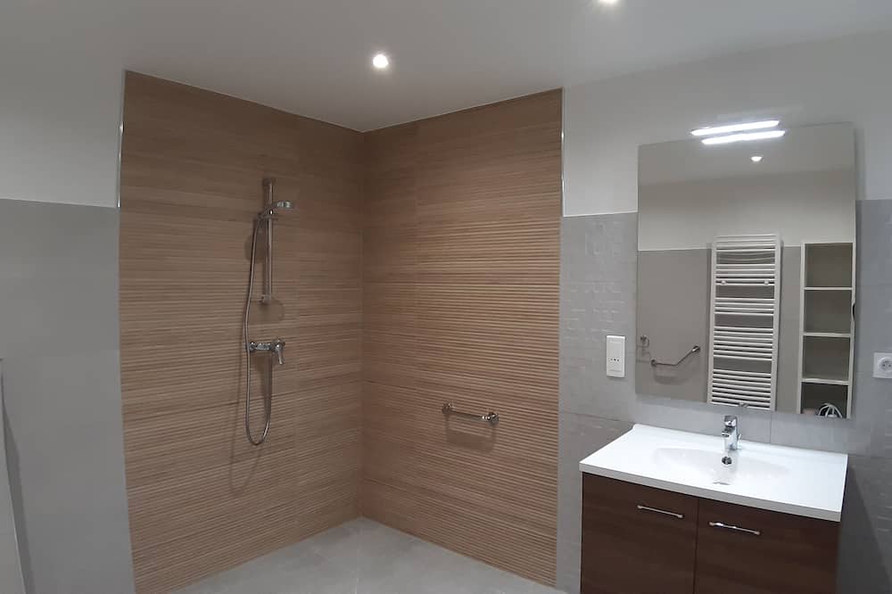 Photo of Bathroom in Othis