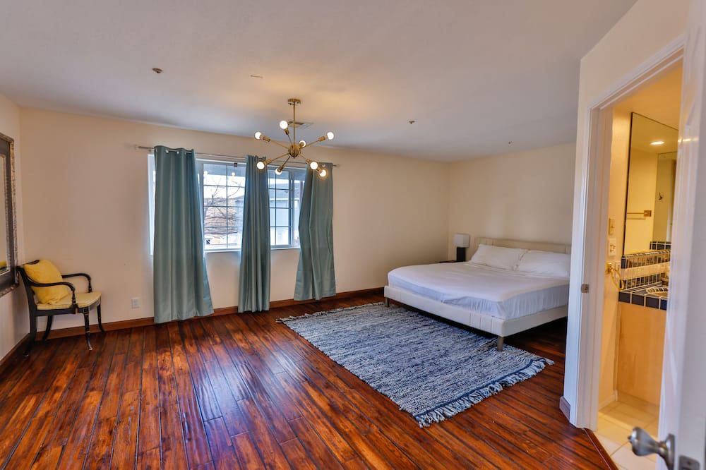 Photo of Bedroom in Agua Dulce