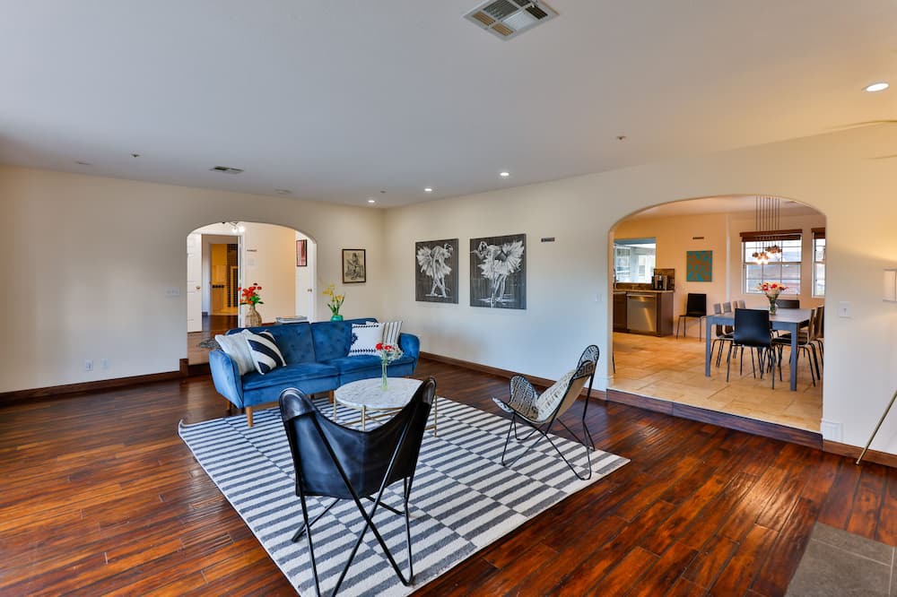 Photo of Livingroom in Agua Dulce