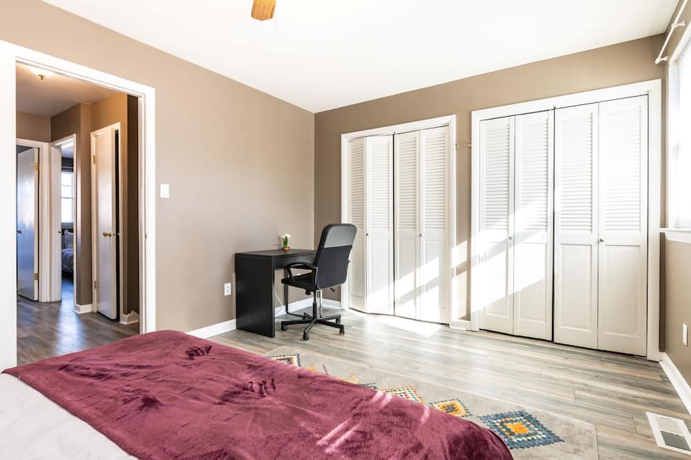 Photo of Bedroom in Northeast Alexandria