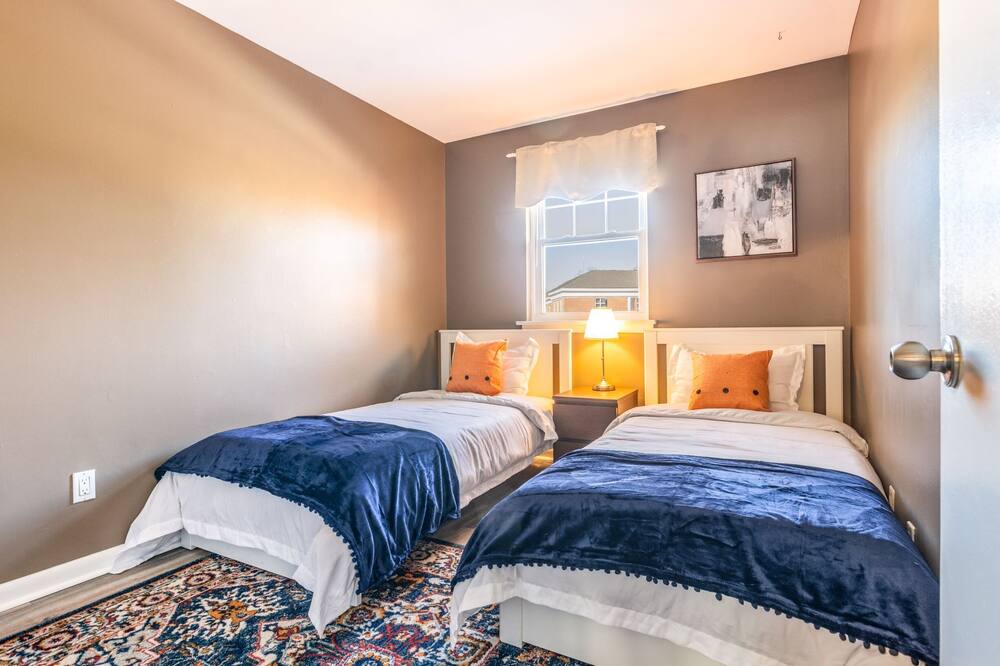 Photo of Bedroom in Northeast Alexandria