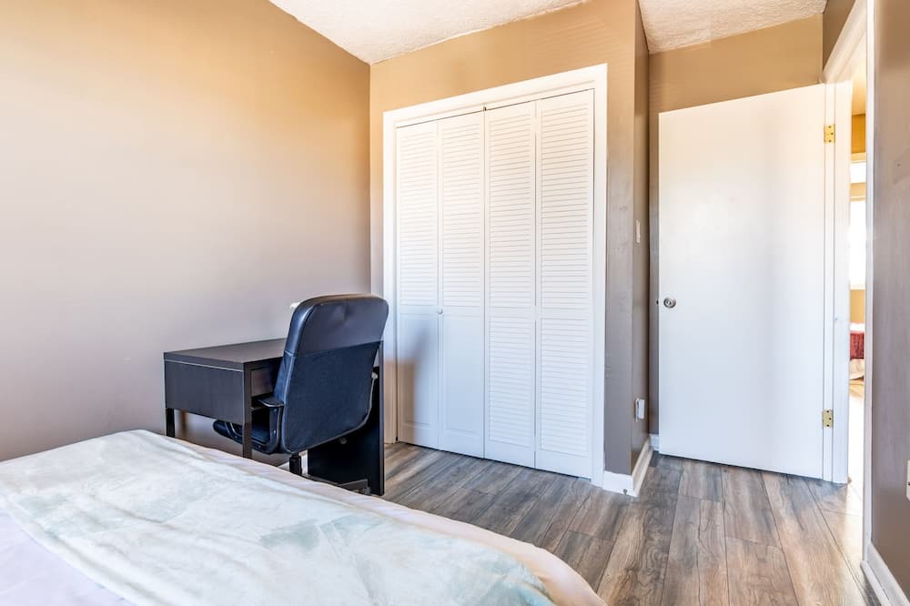 Photo of Bedroom in Northeast Alexandria