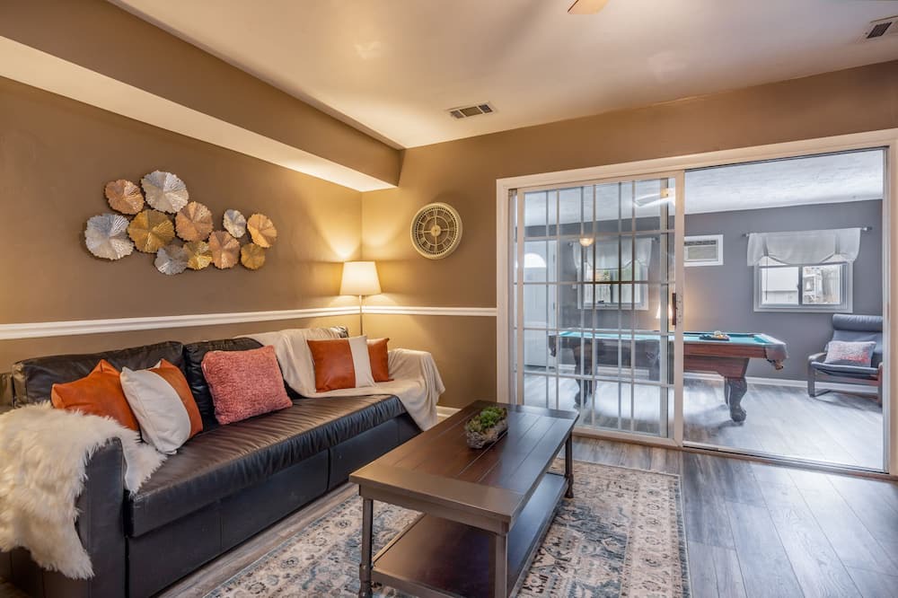 Photo of Livingroom in Northeast Alexandria