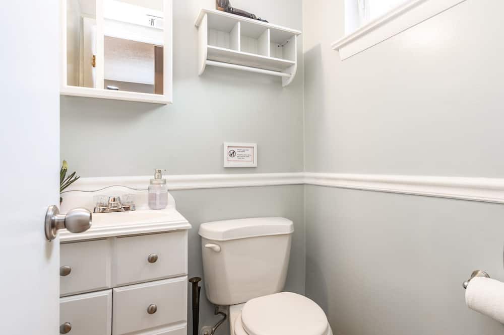 Photo of Bathroom in Northeast Alexandria