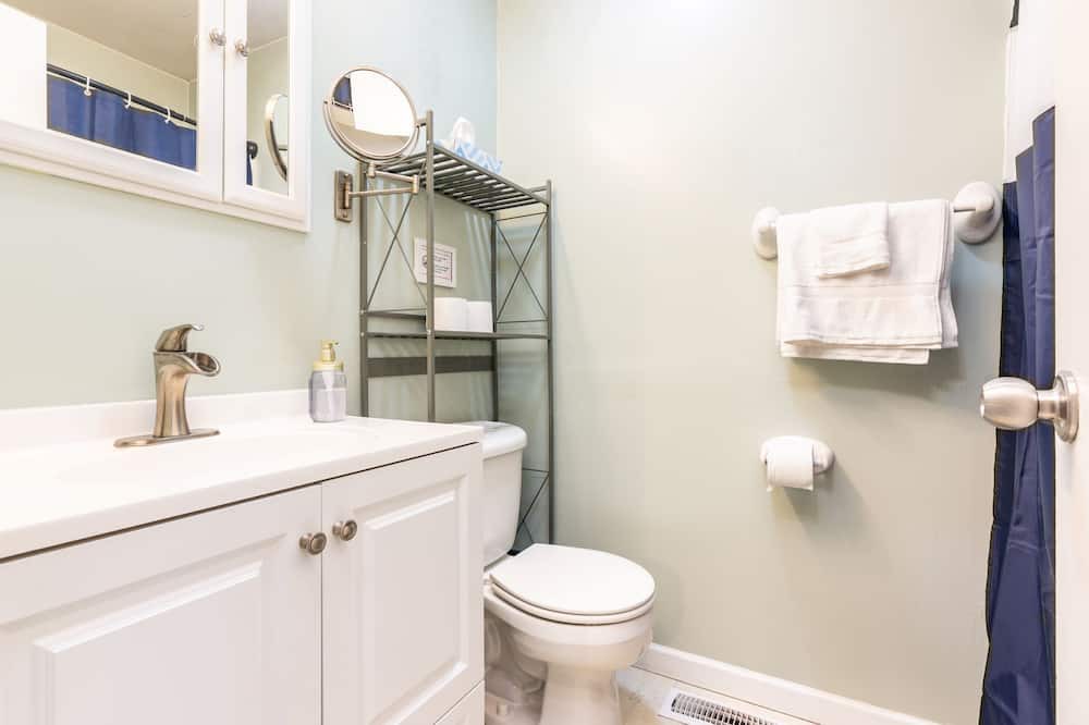 Photo of Bathroom in Northeast Alexandria