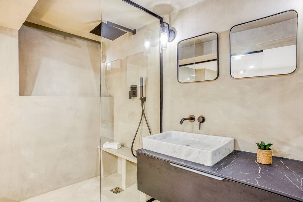 Photo of Bathroom in Quartier de la Plaine-de-Monceaux