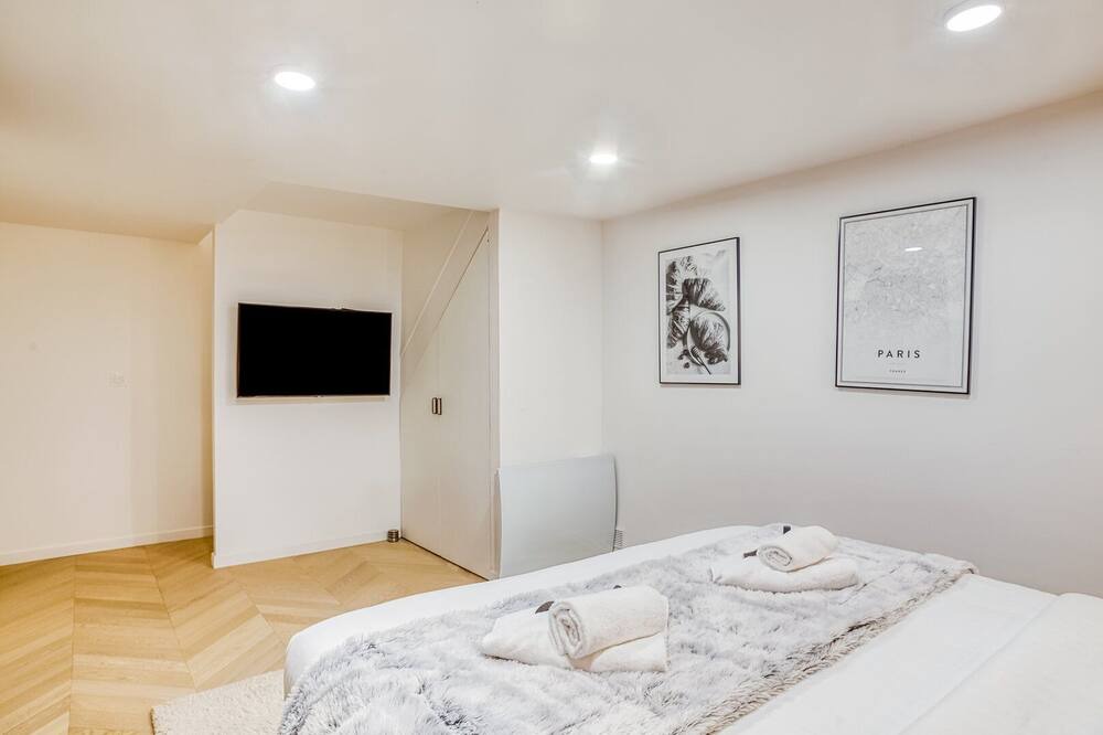 Photo of Bedroom in Quartier de la Plaine-de-Monceaux