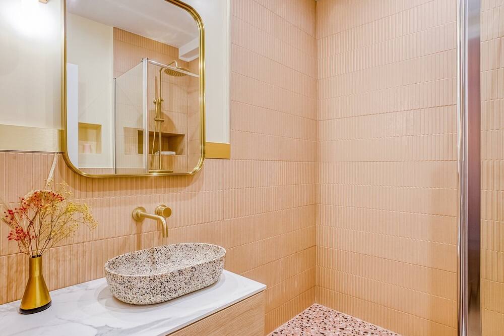 Photo of Bathroom in Quartier de la Plaine-de-Monceaux