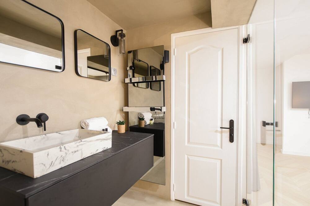 Photo of Bathroom in Quartier de la Plaine-de-Monceaux