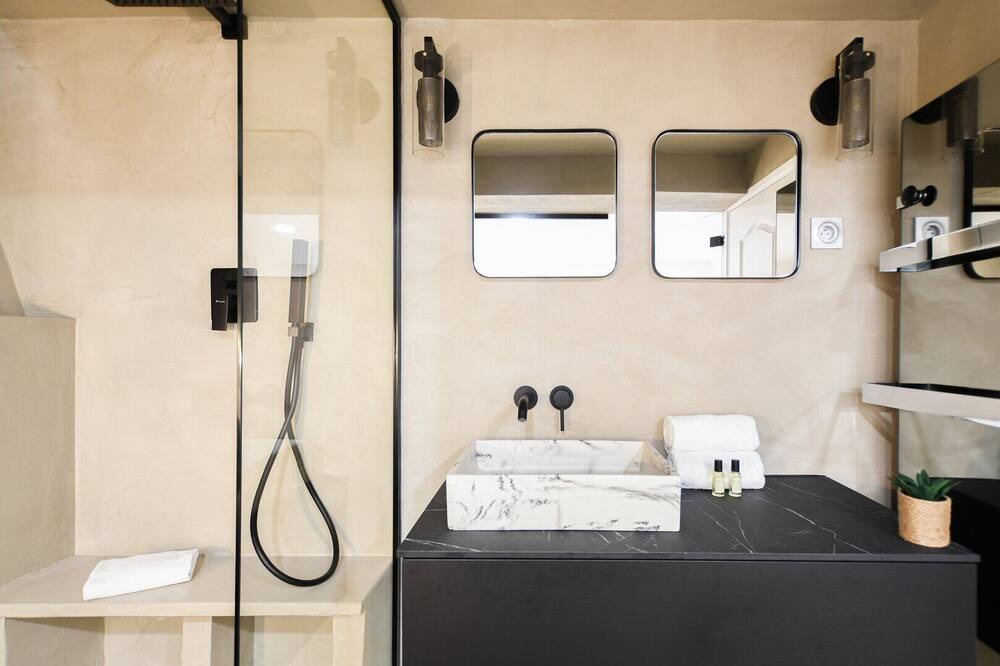 Photo of Bathroom in Quartier de la Plaine-de-Monceaux