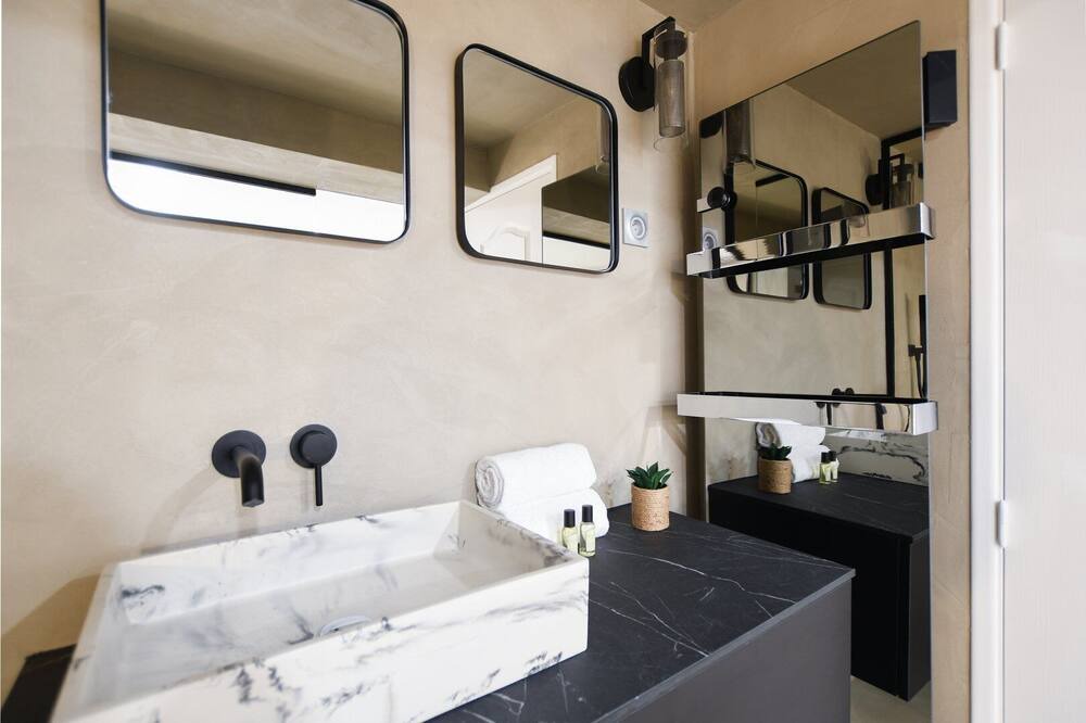 Photo of Bathroom in Quartier de la Plaine-de-Monceaux