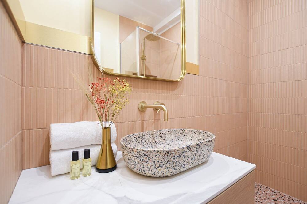Photo of Bathroom in Quartier de la Plaine-de-Monceaux