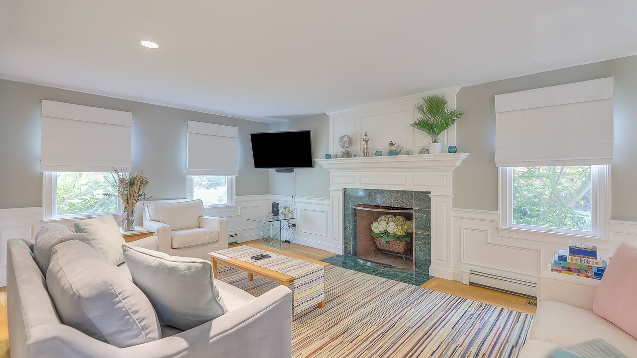 Photo of Livingroom in Brewster