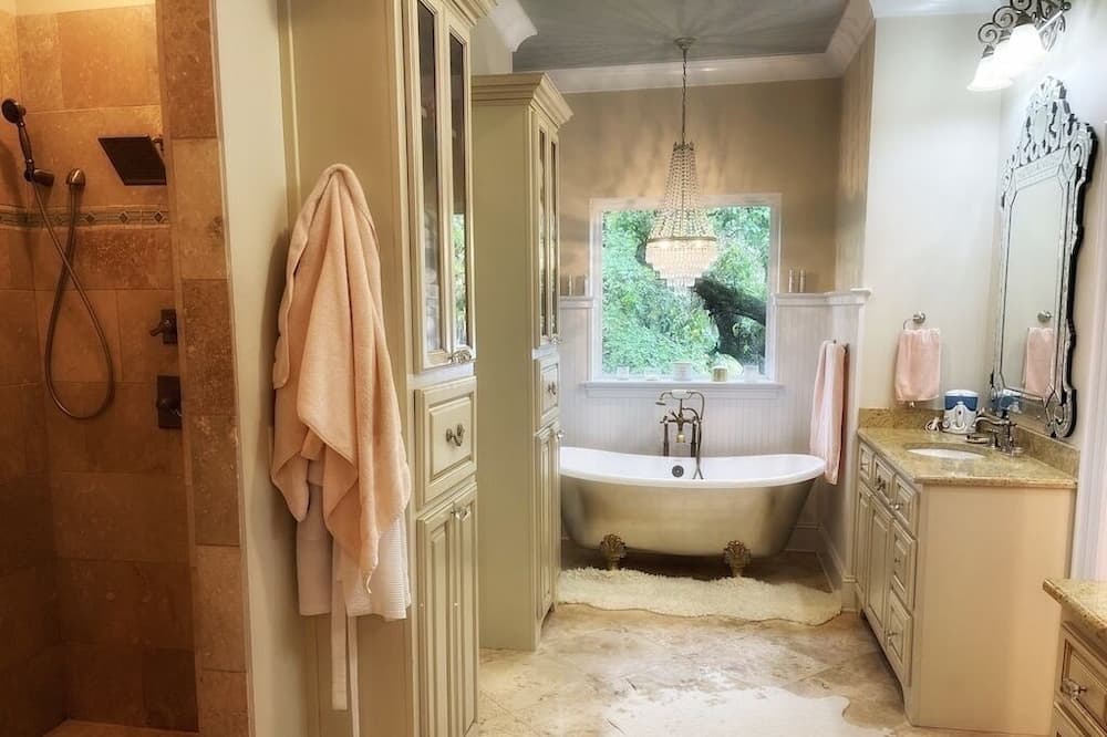 Photo of Bathroom in Pascagoula