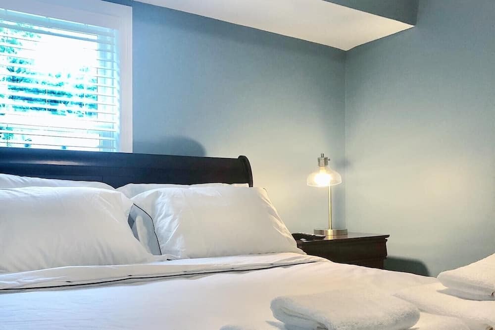 Photo of Bedroom in Piney Point