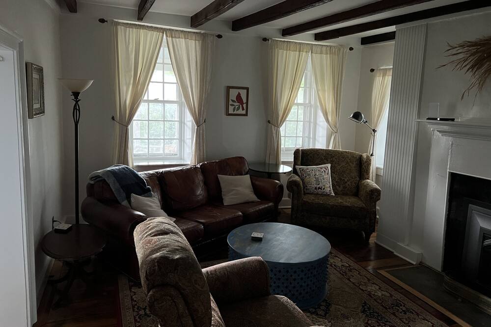 Photo of Livingroom in Hillsboro