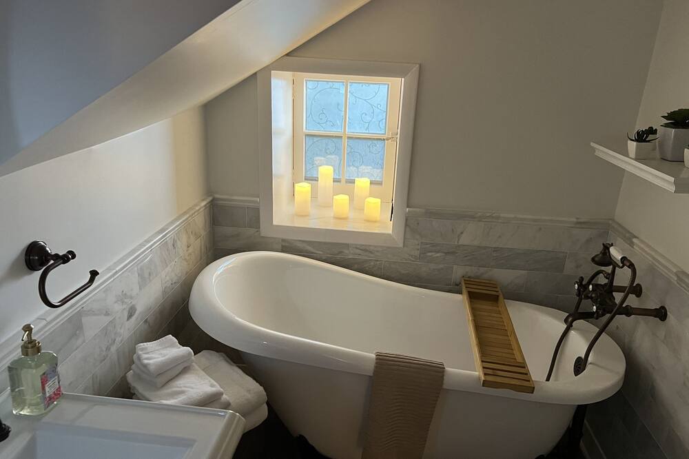 Photo of Bathroom in Hillsboro