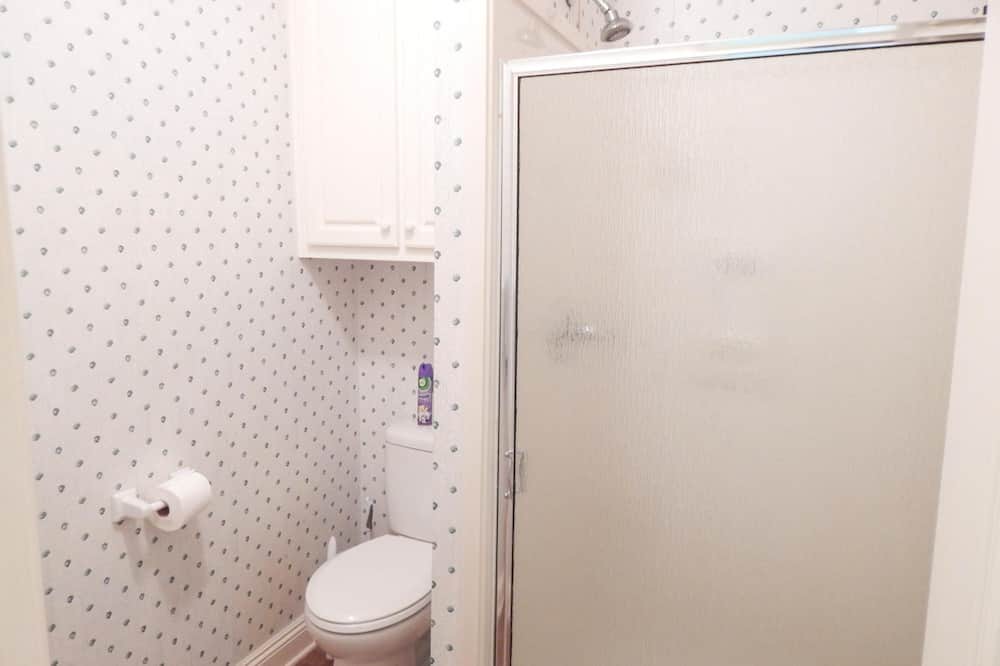 Photo of Bathroom in Audubon Place