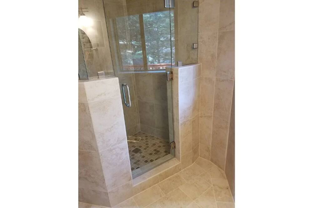 Photo of Bathroom in Pine Mountain Club