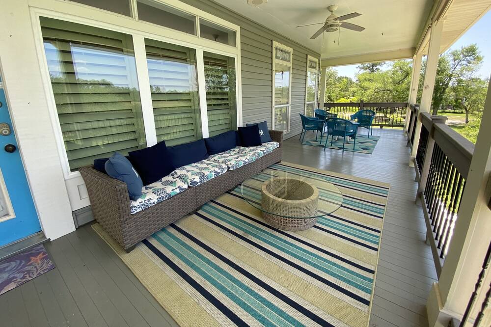 Photo of Patio Balcony in Shoreline Park