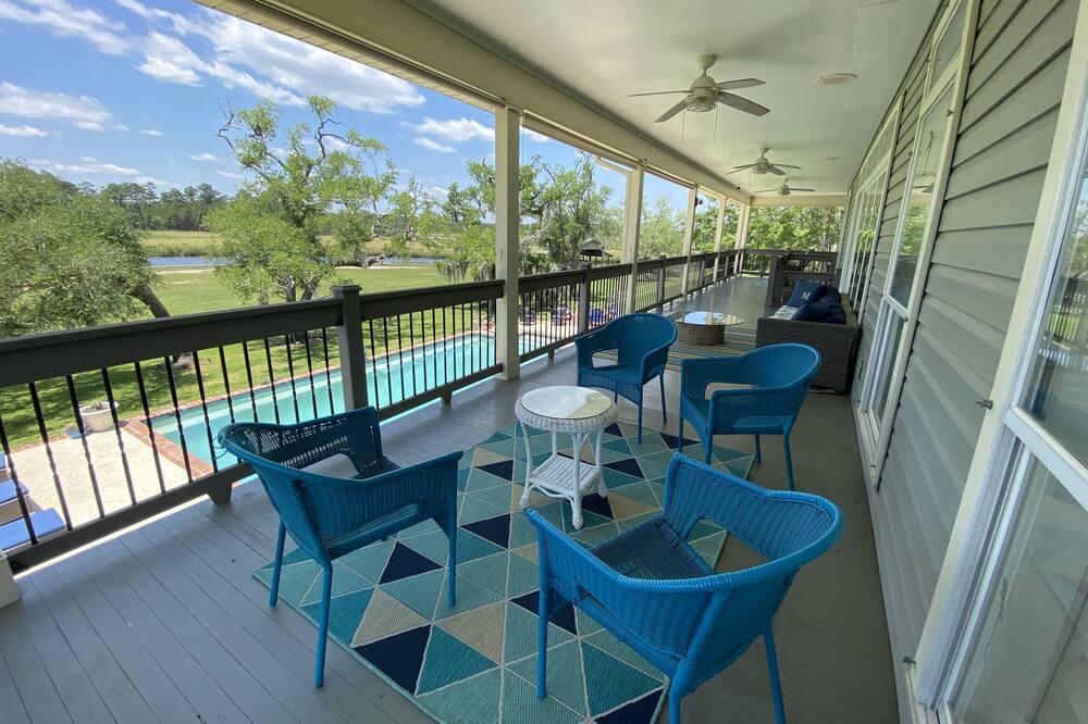 Photo of Patio Balcony in Shoreline Park
