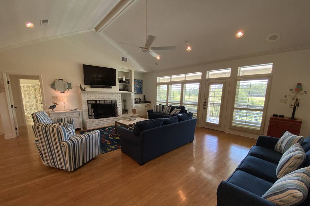 Photo of Livingroom in Shoreline Park