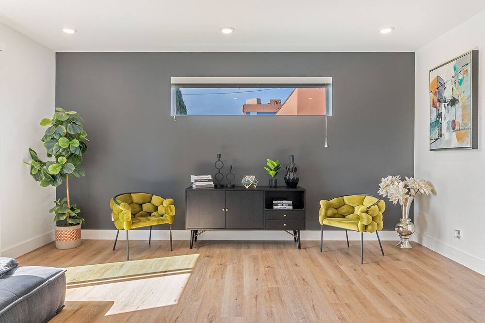 Photo of Livingroom in Valley Village