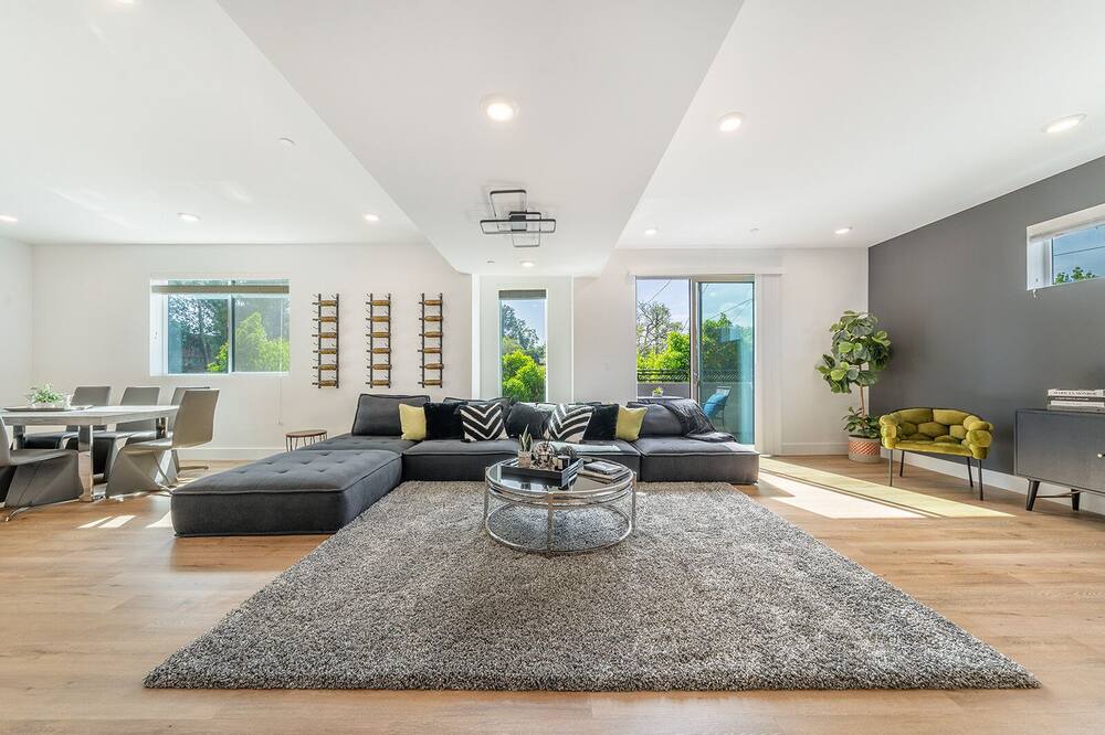 Photo of Livingroom in Valley Village
