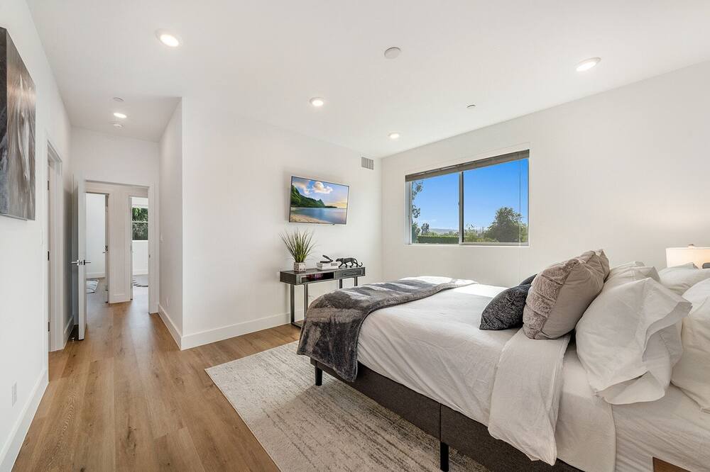 Photo of Bedroom in Valley Village