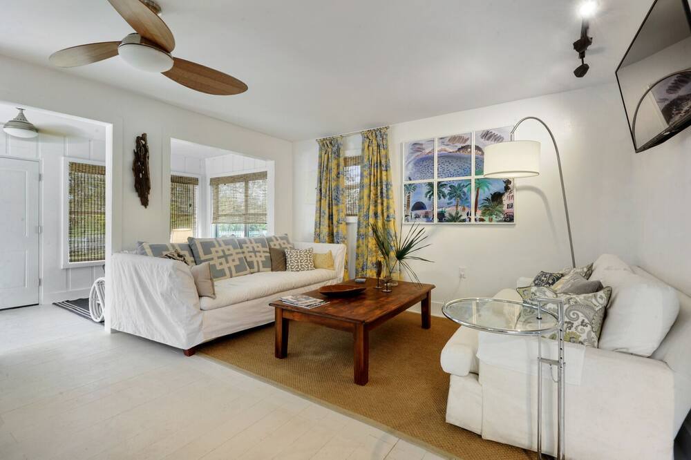 Photo of Livingroom in Waveland