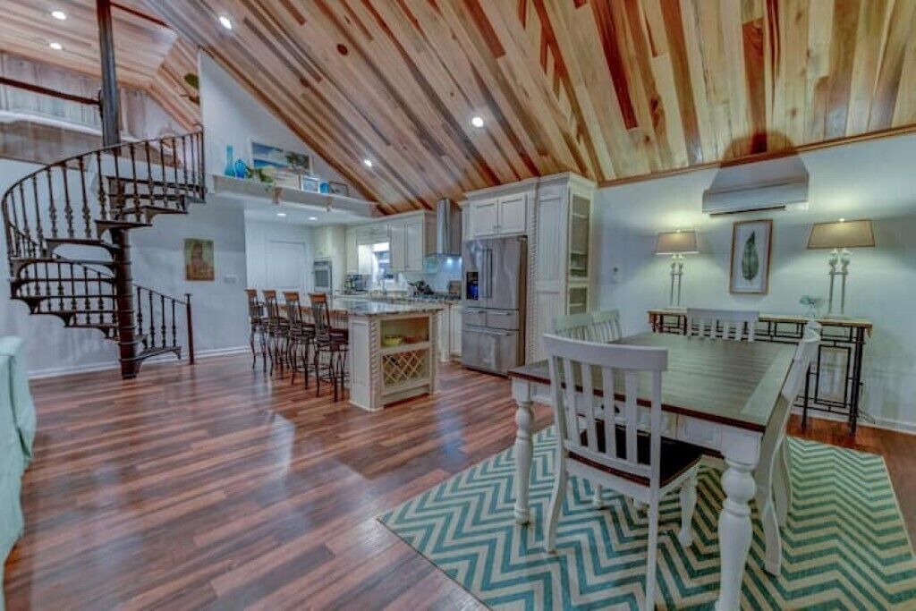 Photo of Livingroom in Theodore