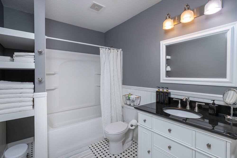 Photo of Bathroom in Kutzky Park