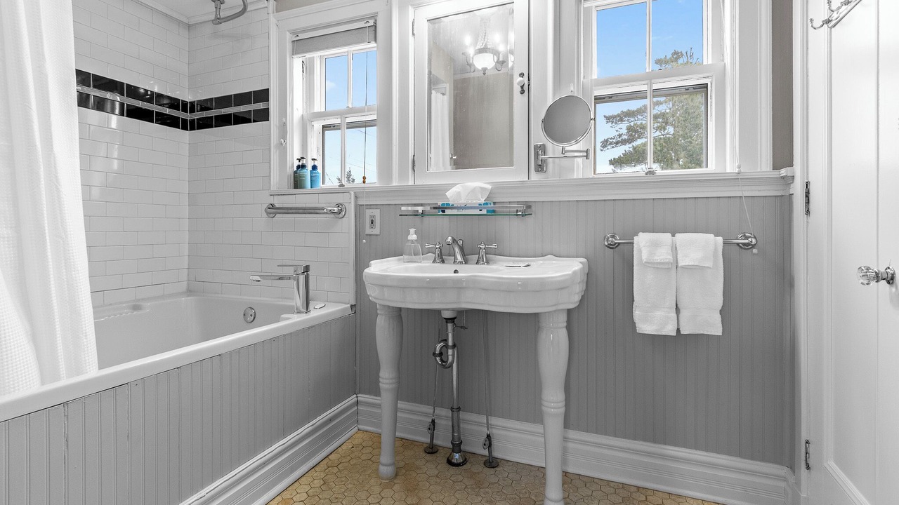 Photo of Bathroom in Congdon Park