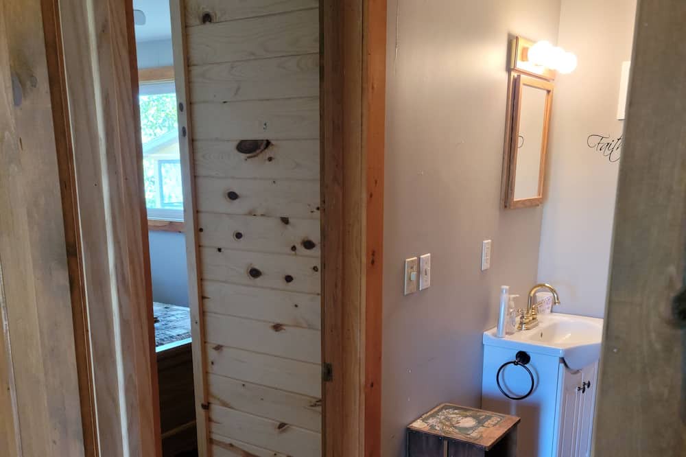 Photo of Bathroom in Melrude