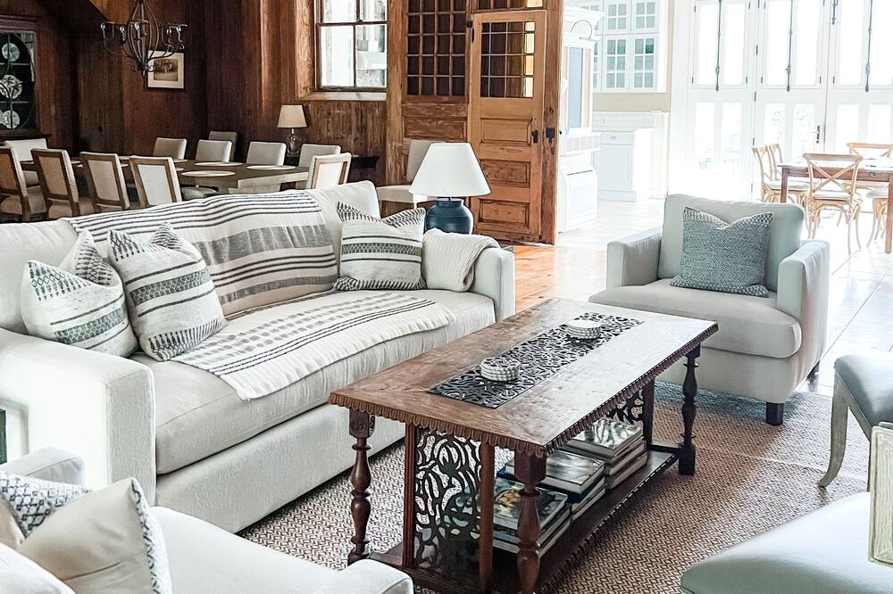 Photo of Livingroom in Fifth Ward