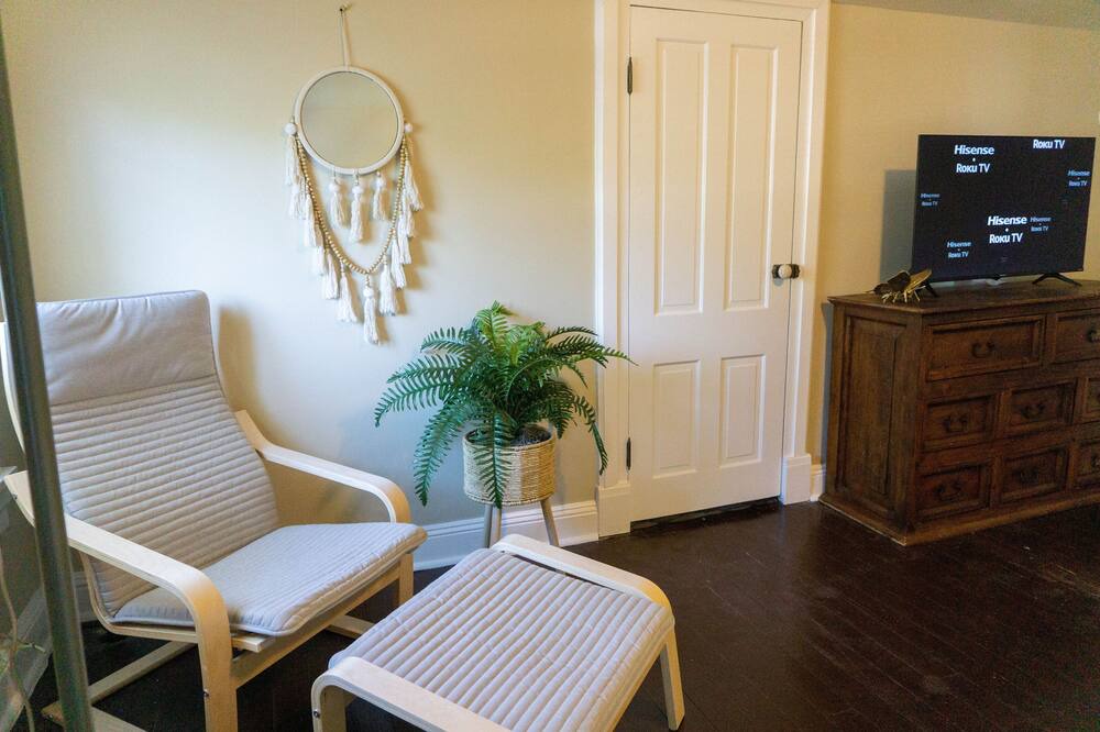 Photo of Livingroom in Charles Town