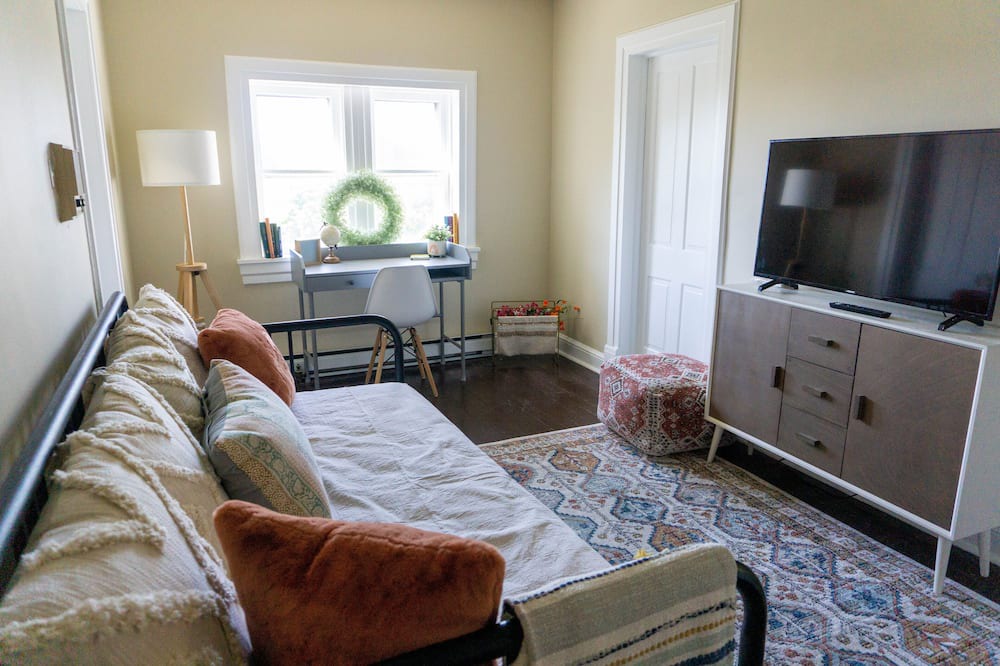 Photo of Livingroom in Charles Town