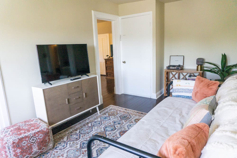 Photo of Livingroom in Charles Town