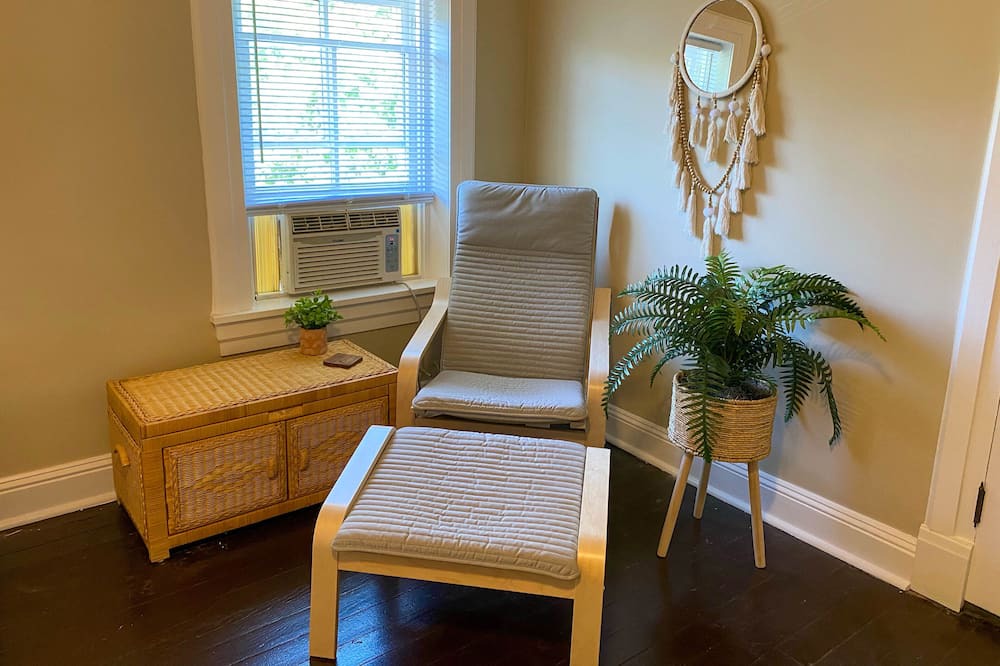 Photo of Livingroom in Charles Town
