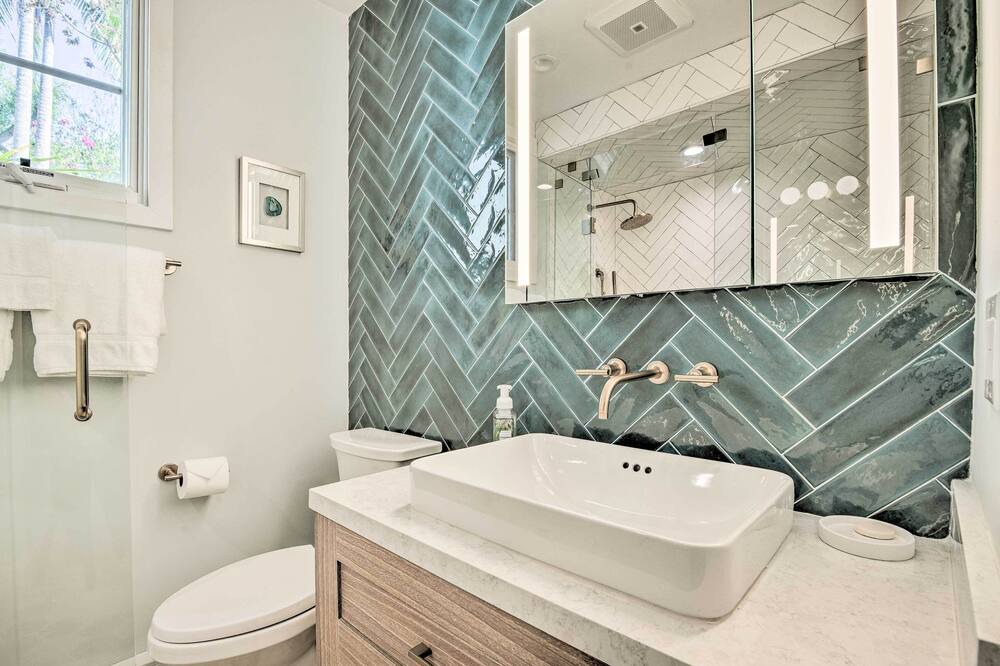 Photo of Bathroom in Pacific Palisades