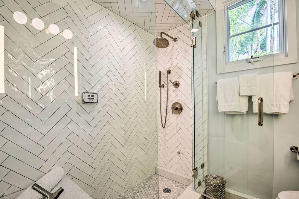 Photo of Bathroom in Pacific Palisades