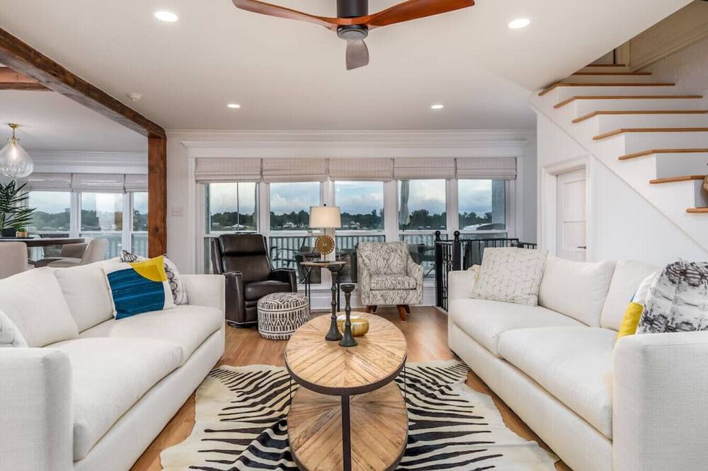 Photo of Livingroom in New Roads