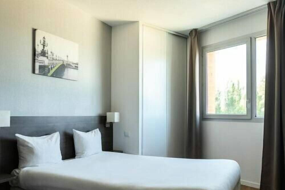 Photo of Bedroom in Le Port sous la Lune