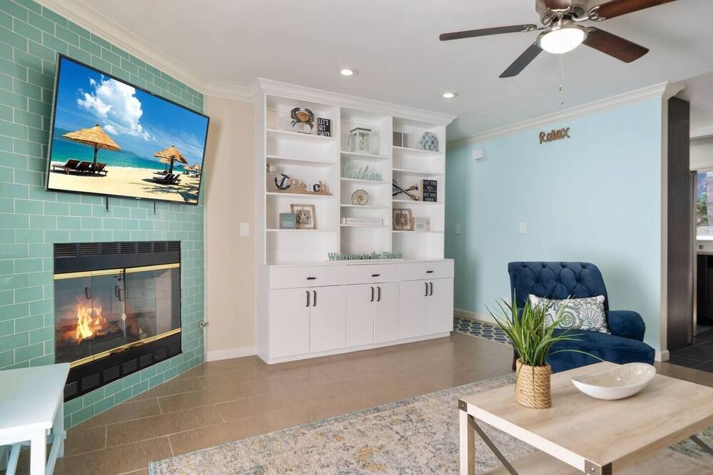 Photo of Livingroom in Oxnard Shores
