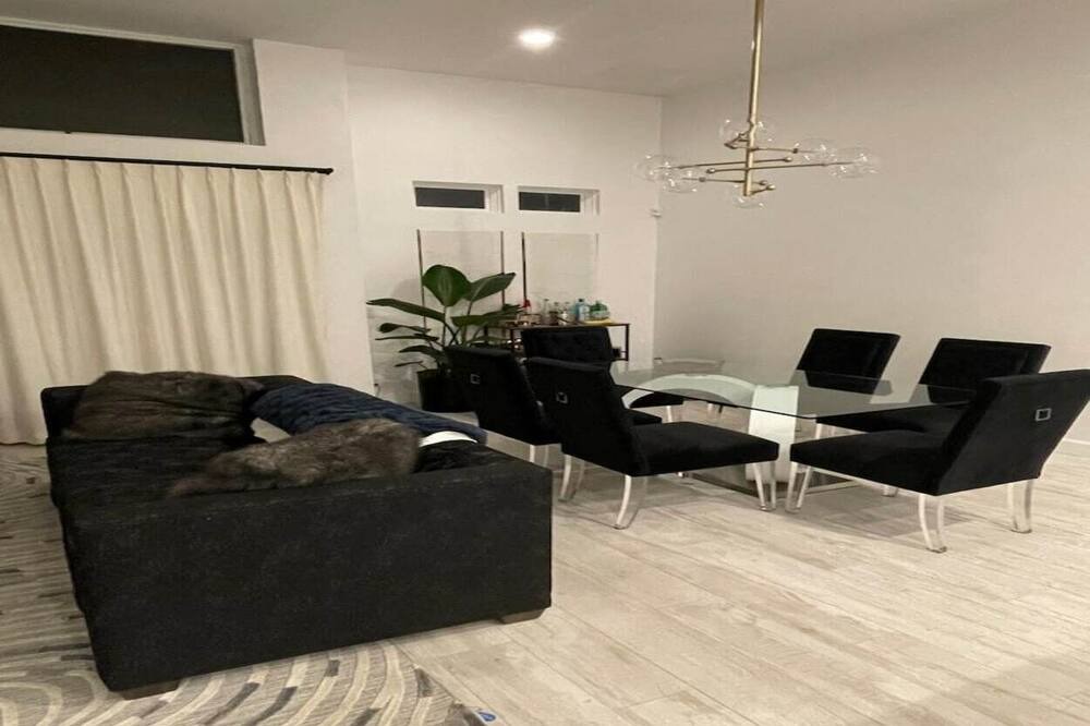 Photo of Livingroom in Venice Canals